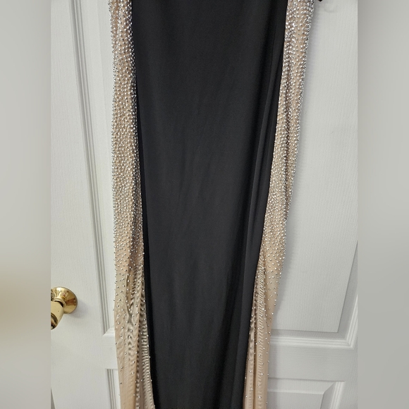 NWT Xscape Beaded Mesh Detail Sleeveless Sheath Gown Sz 10 Black Nude Silver - Picture 5 of 13